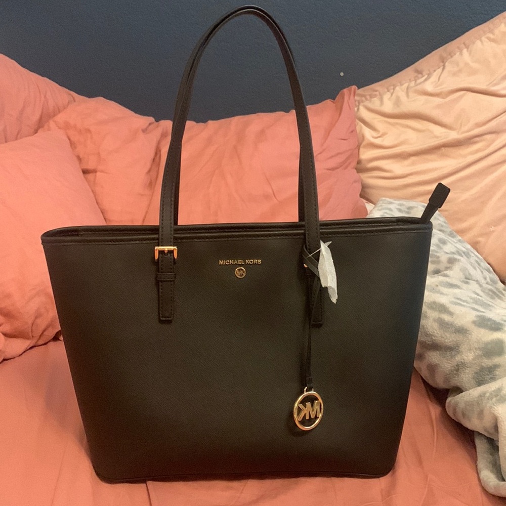 NWT Michael kors handbag .